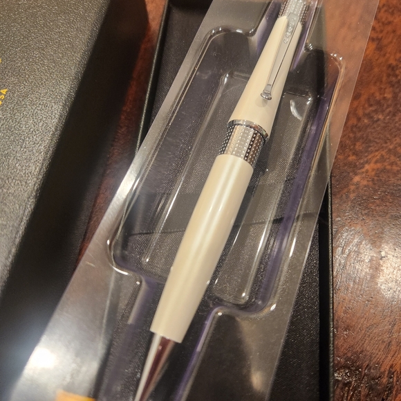 Cross Beverly Pearlescent White Refillable Ballpoint Pen Rare - Picture 2 of 4